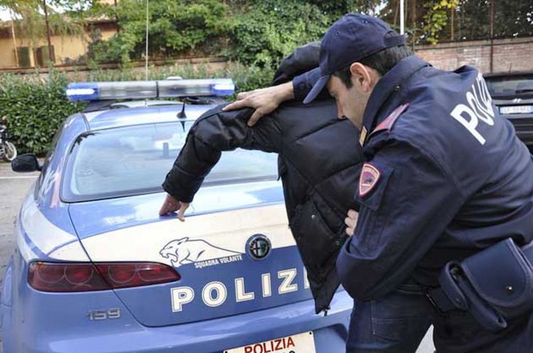 arresto per marijuana illegale a milano